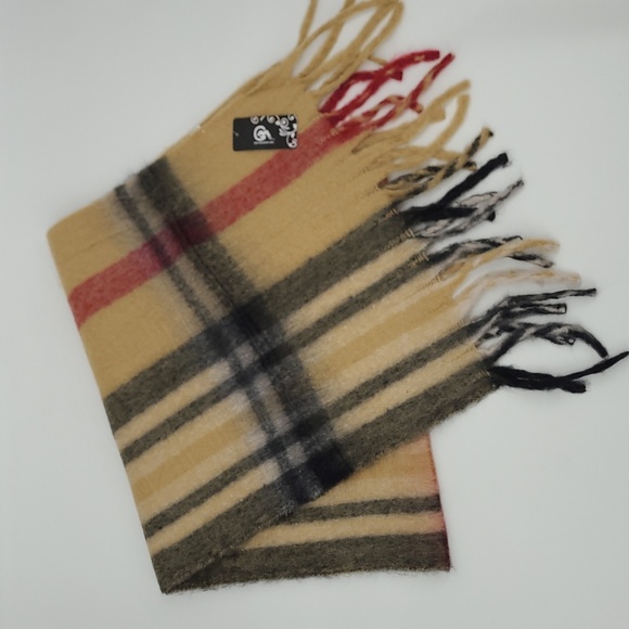 NWT GM Fashion USA Oversized Polyester Plaid Fringed Wrap - Picture 2 of 4